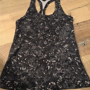Lululemon Athletica Black and Gray Floral Tank Top, size 6